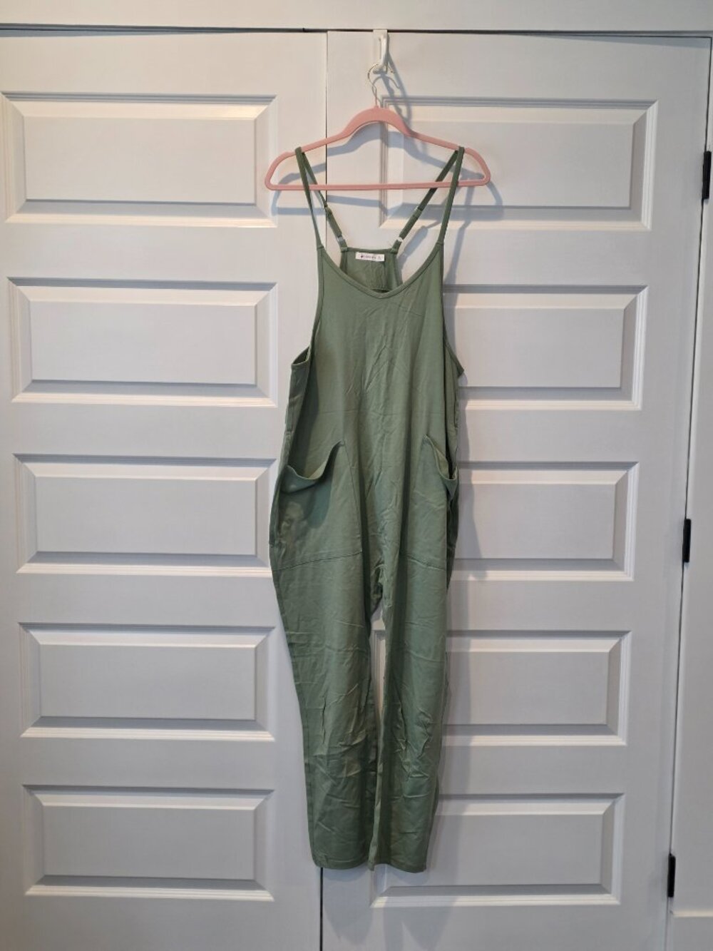 New: Oufeiya Spaghetti Strap Sleeveless Jumpsuit - Picture 9 of 13